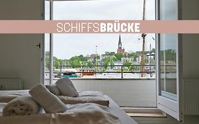 Schiffbrücke